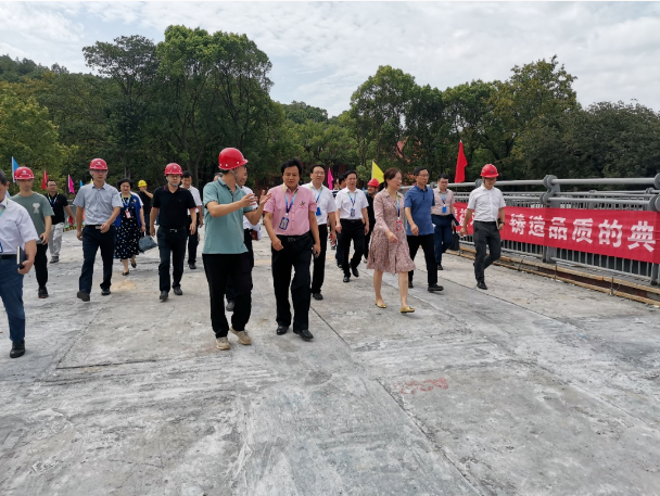 市政要聞 | 湖南工商大學(xué)黨委書記陳曉紅院士、長(zhǎng)沙市公共工程建設(shè)中心總工劉學(xué)武帶隊(duì)赴湖南工商大學(xué)跨桐梓坡路過(guò)街天橋項(xiàng)目考察調(diào)研